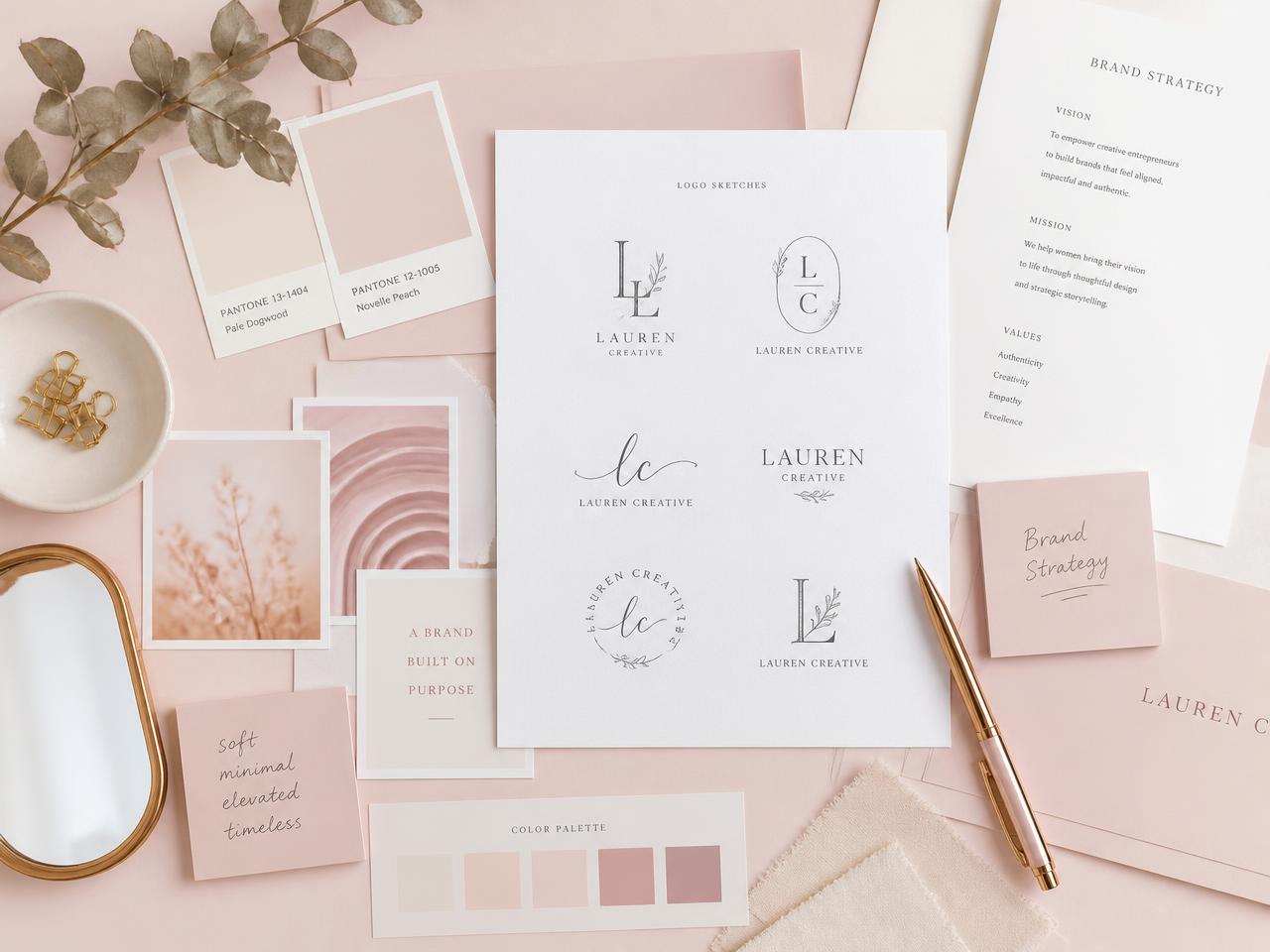 Moodboard de branding rose poudré avec nuancier, notes et documents